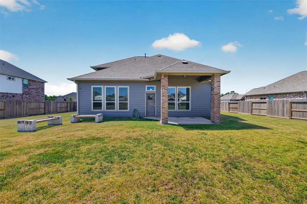 11319 Youngquist Drive Mont Belvieu, TX 77535