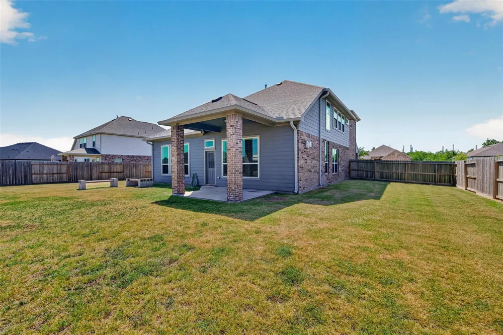 11319 Youngquist Drive Mont Belvieu, TX 77535