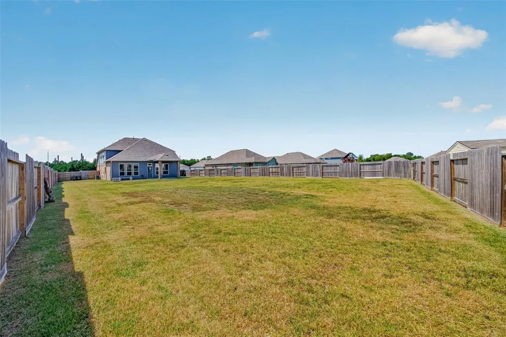 11319 Youngquist Drive Mont Belvieu, TX 77535