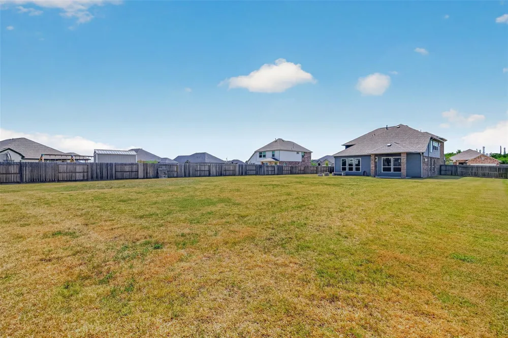 11319 Youngquist Drive Mont Belvieu, TX 77535