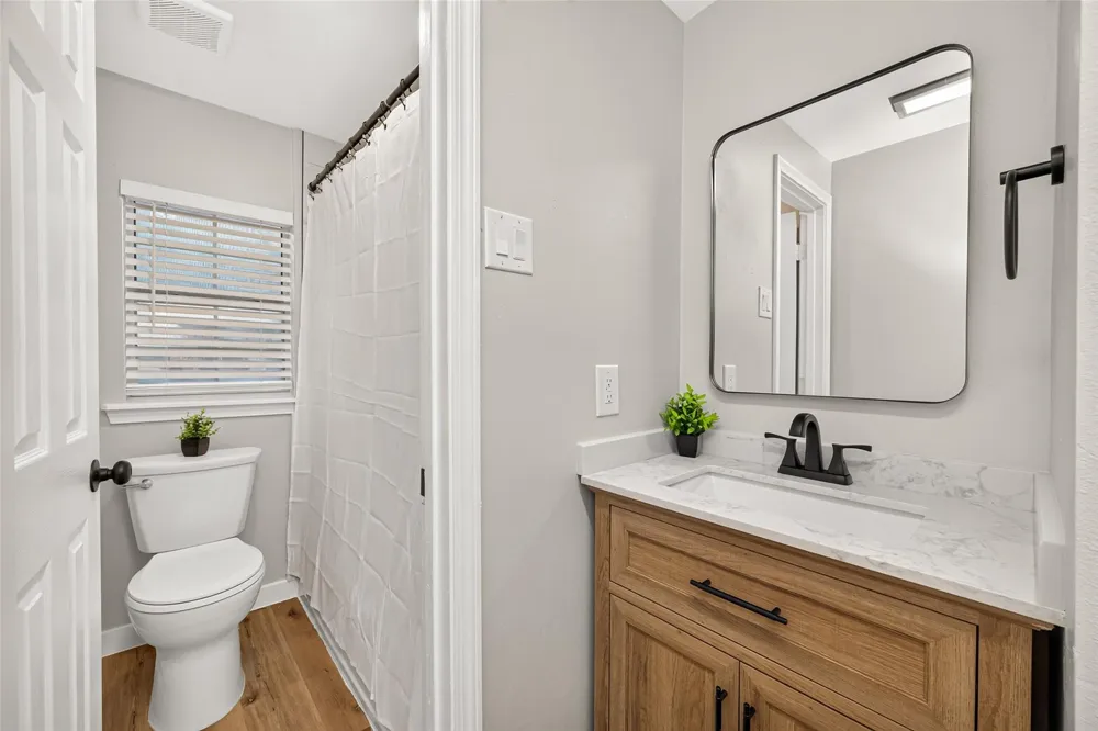 111 4th Street La Porte, TX 77571
