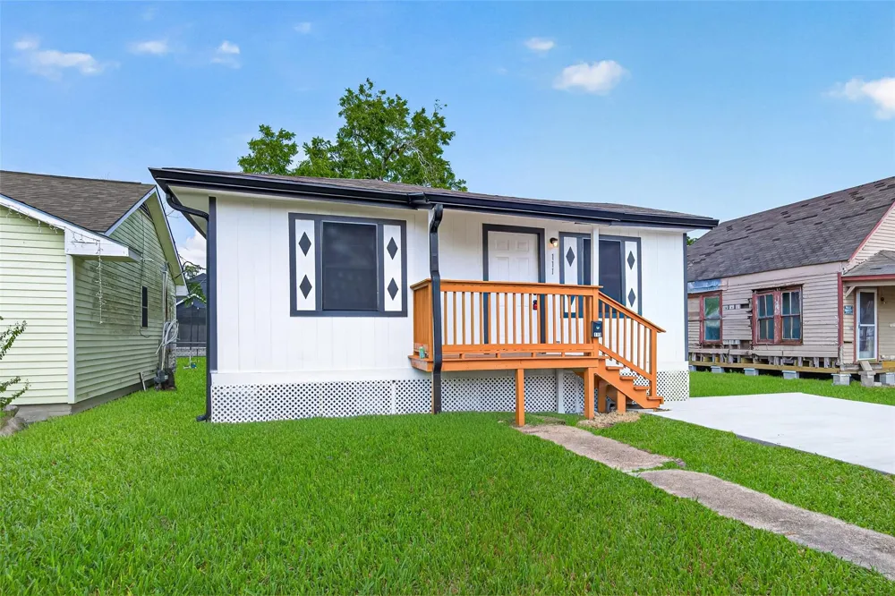 111 4th Street La Porte, TX 77571