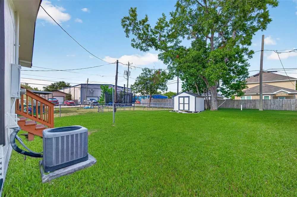 111 4th Street La Porte, TX 77571