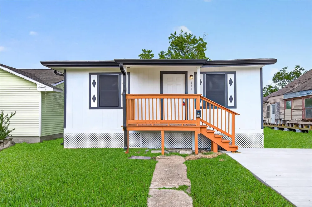 111 4th Street La Porte, TX 77571