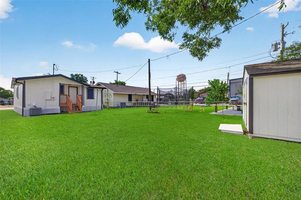 111 4th Street La Porte, TX 77571