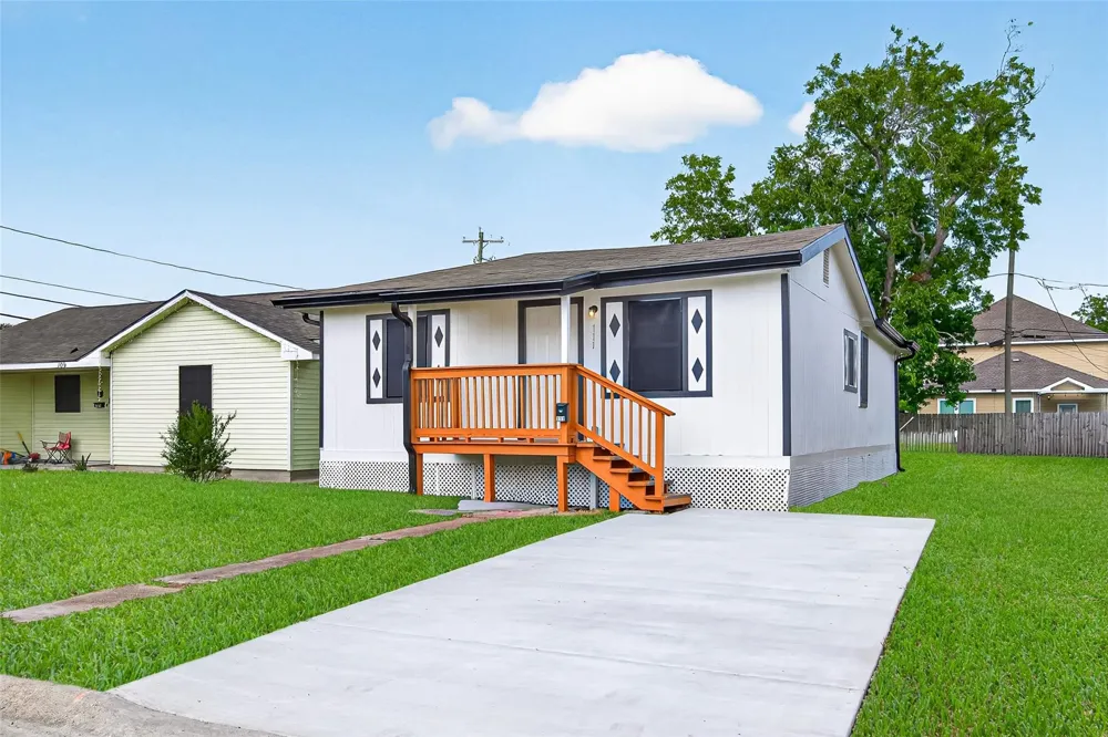 111 4th Street La Porte, TX 77571