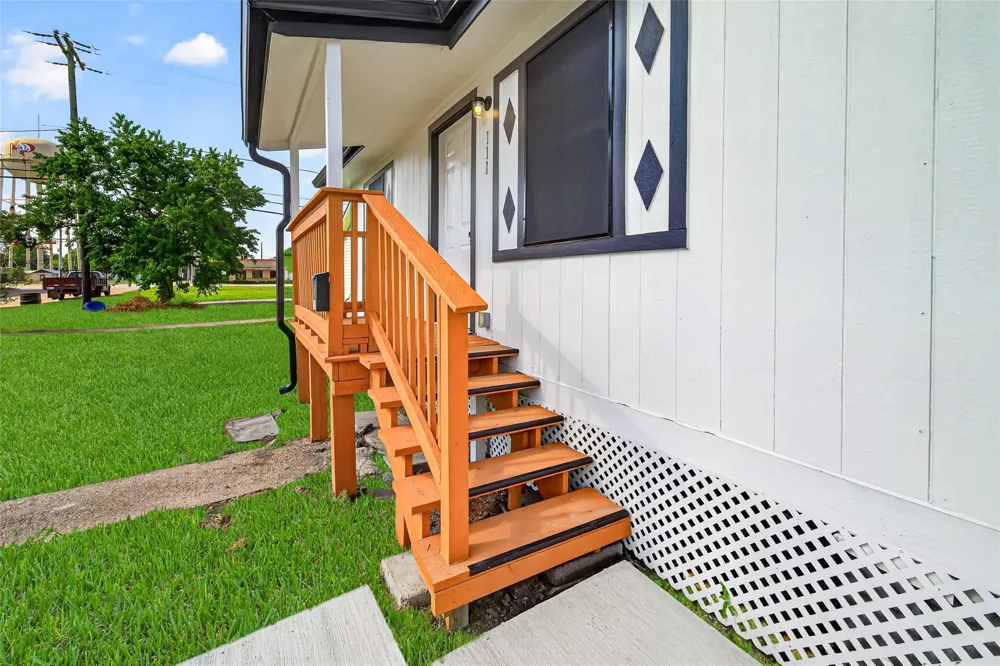 111 4th Street La Porte, TX 77571
