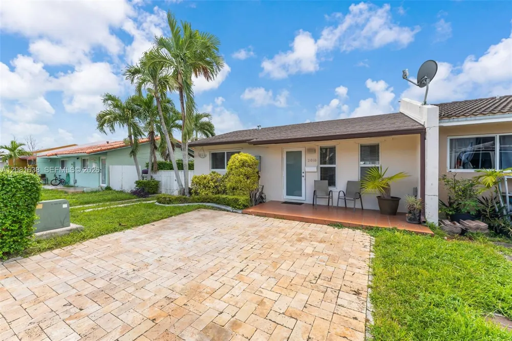 2018 SW 103rd Ct Miami, FL 33165