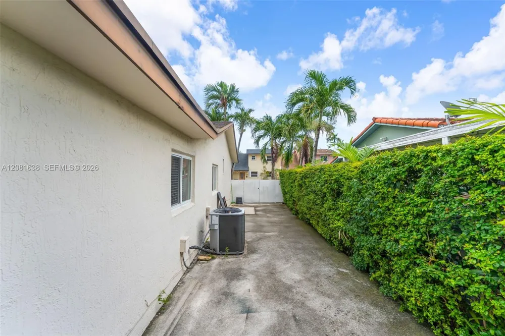 2018 SW 103rd Ct Miami, FL 33165