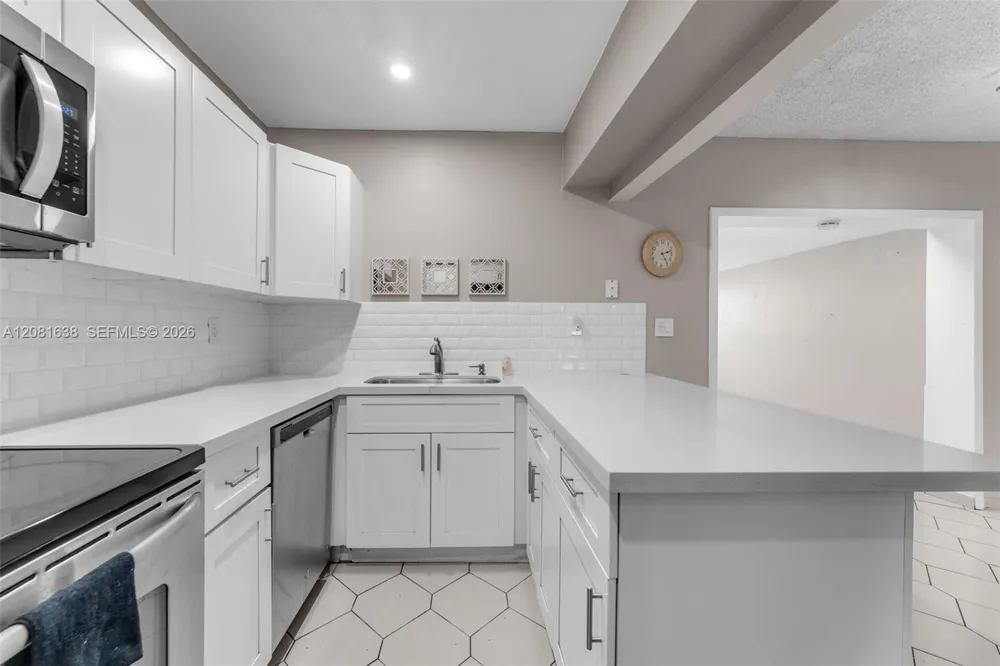 2018 SW 103rd Ct Miami, FL 33165
