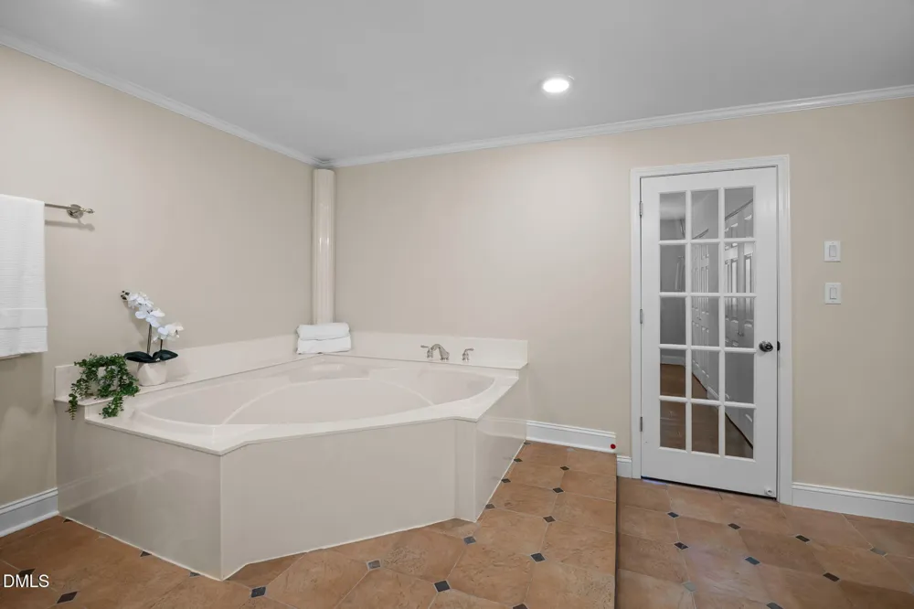 6423 New Market Way Raleigh, NC 27615
