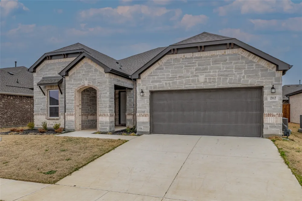 212 Colvin Lane Justin, TX 76247