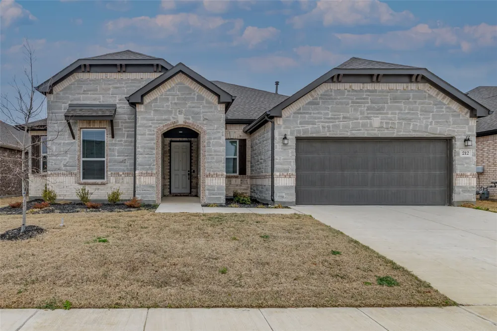 212 Colvin Lane Justin, TX 76247