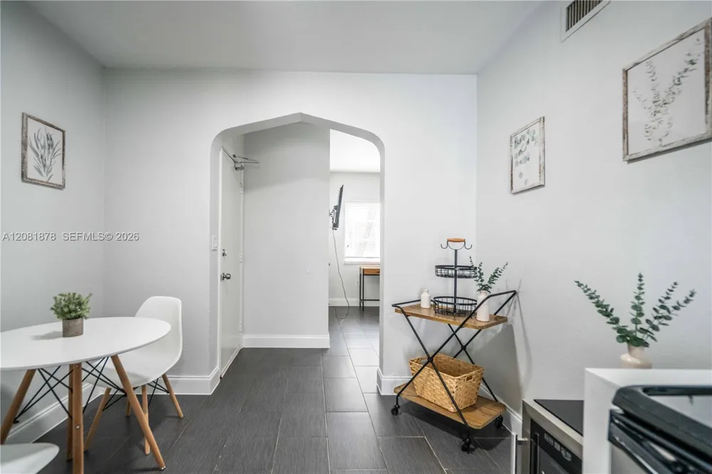 1007 Bay Dr #104 Miami Beach, FL 33141