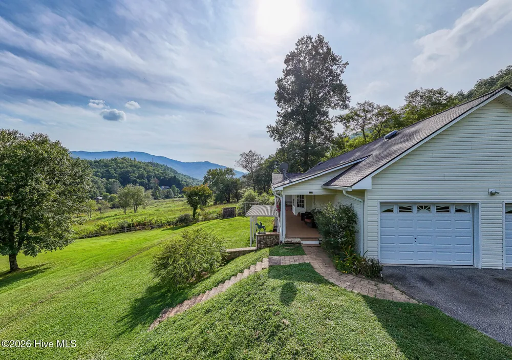1056 Franks Creek Road Robbinsville, NC 28771