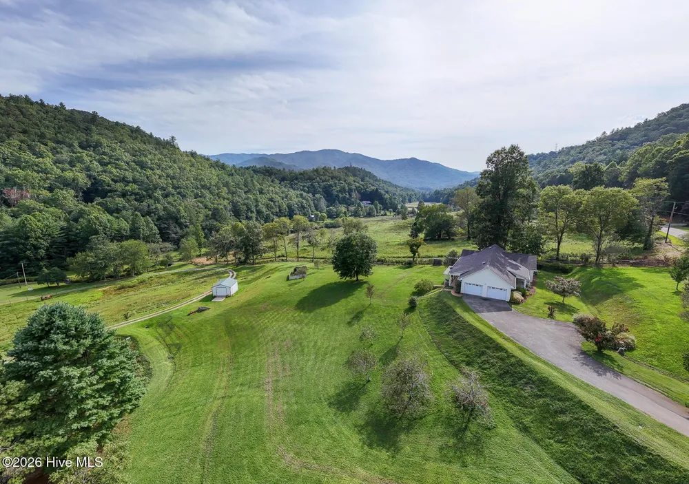 1056 Franks Creek Road Robbinsville, NC 28771