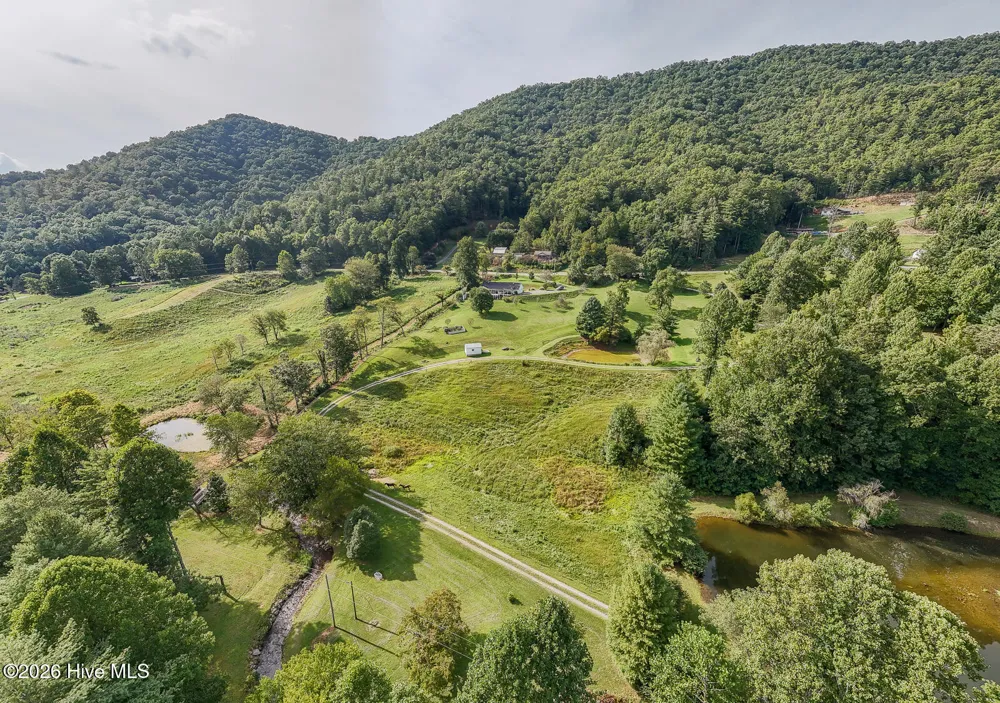 1056 Franks Creek Road Robbinsville, NC 28771