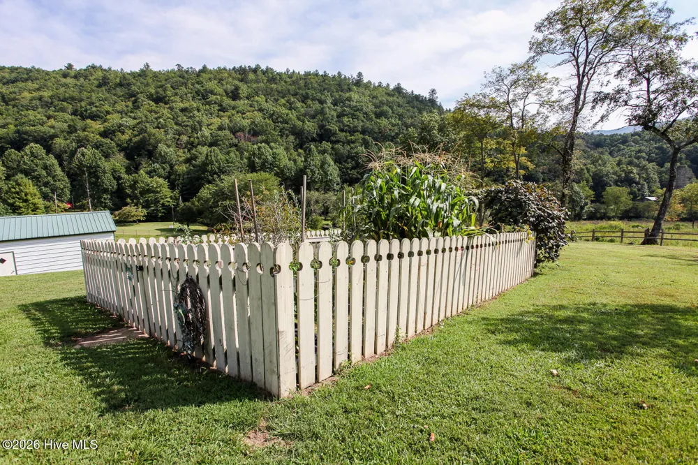 1056 Franks Creek Road Robbinsville, NC 28771