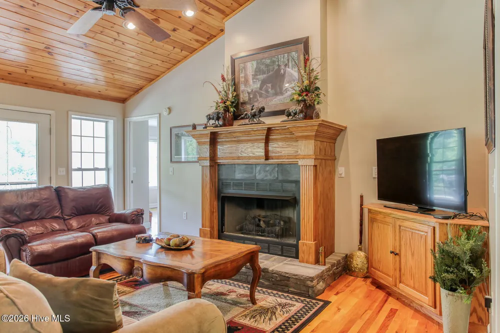 1056 Franks Creek Road Robbinsville, NC 28771
