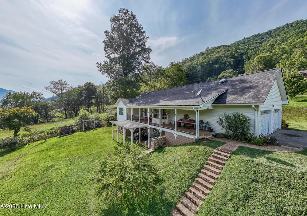 1056 Franks Creek Road Robbinsville, NC 28771