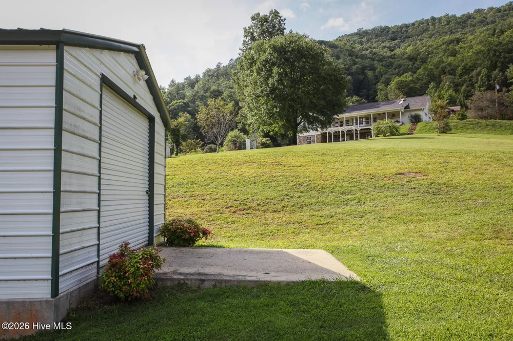 1056 Franks Creek Road Robbinsville, NC 28771