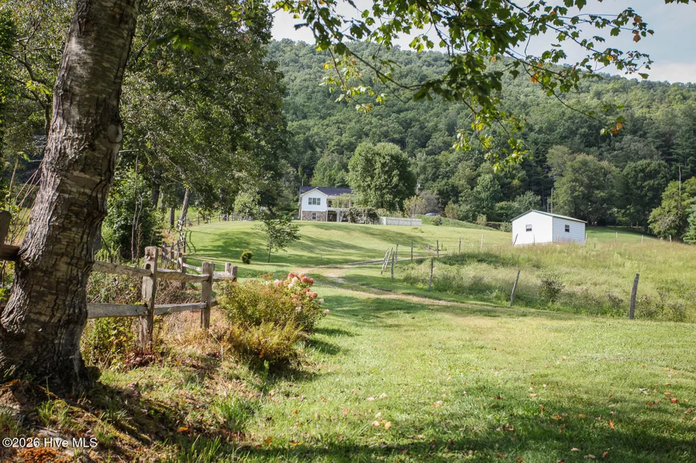 1056 Franks Creek Road Robbinsville, NC 28771