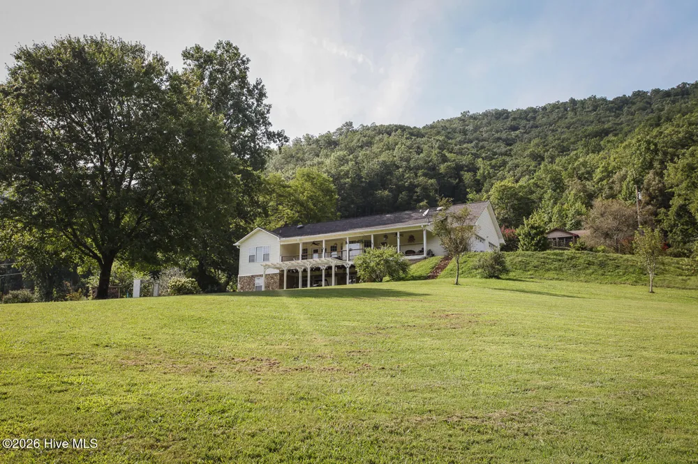 1056 Franks Creek Road Robbinsville, NC 28771