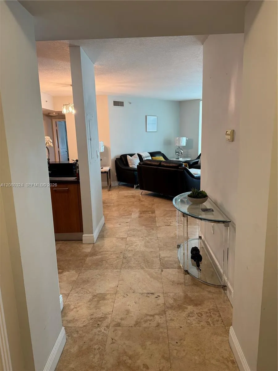 9055 SW 73rd Ct #1108 Miami, FL 33156
