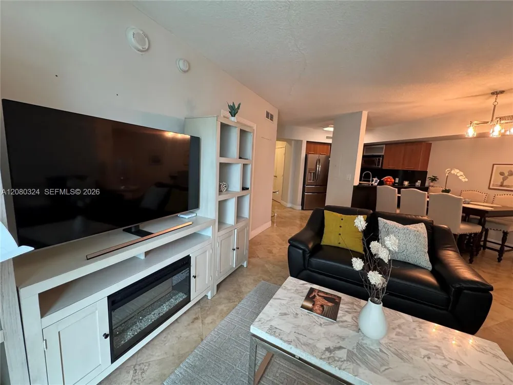 9055 SW 73rd Ct #1108 Miami, FL 33156