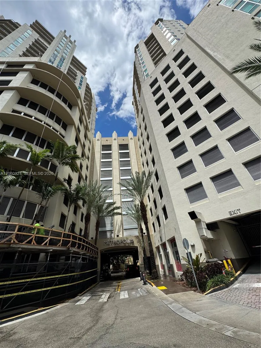 9055 SW 73rd Ct #1108 Miami, FL 33156