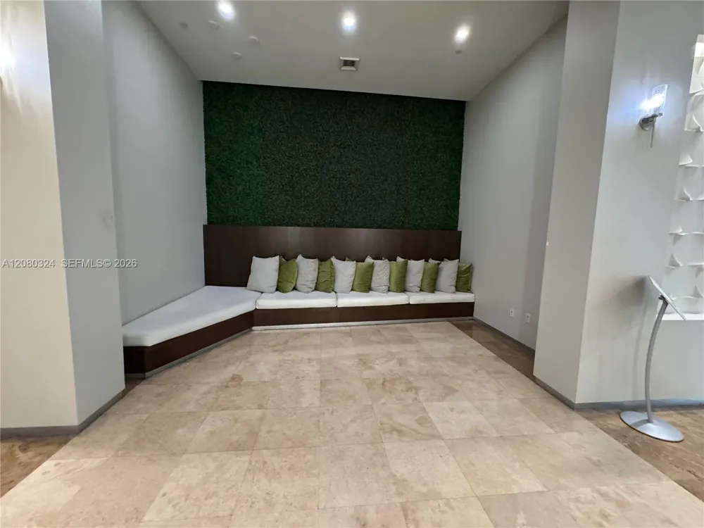9055 SW 73rd Ct #1108 Miami, FL 33156