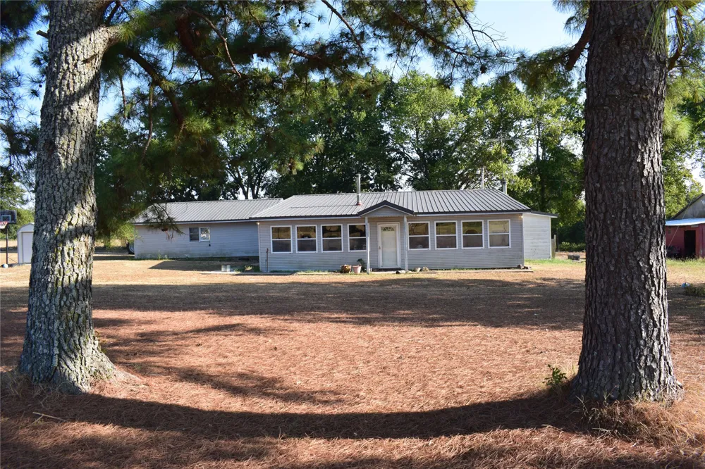 67451 E County Road 175 Road Wyandotte, OK 74370
