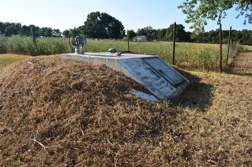 67451 E County Road 175 Road Wyandotte, OK 74370