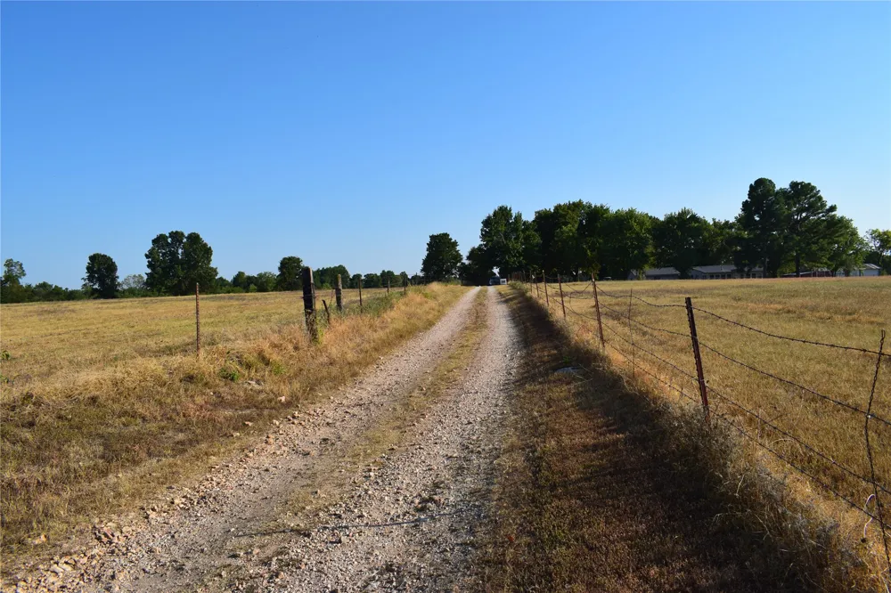 67451 E County Road 175 Road Wyandotte, OK 74370