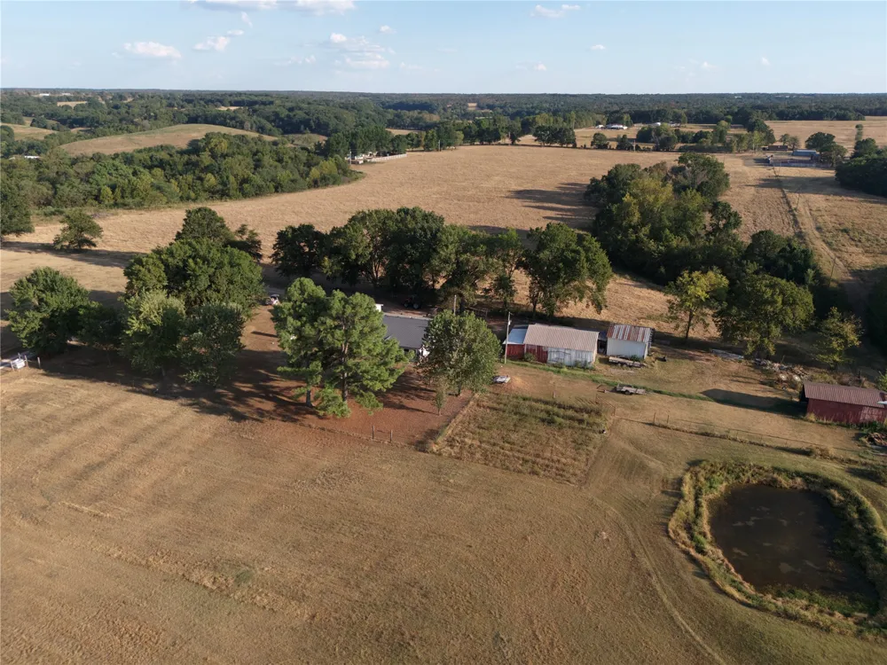 67451 E County Road 175 Road Wyandotte, OK 74370