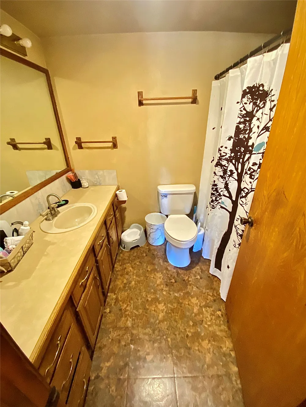 67451 E County Road 175 Road Wyandotte, OK 74370