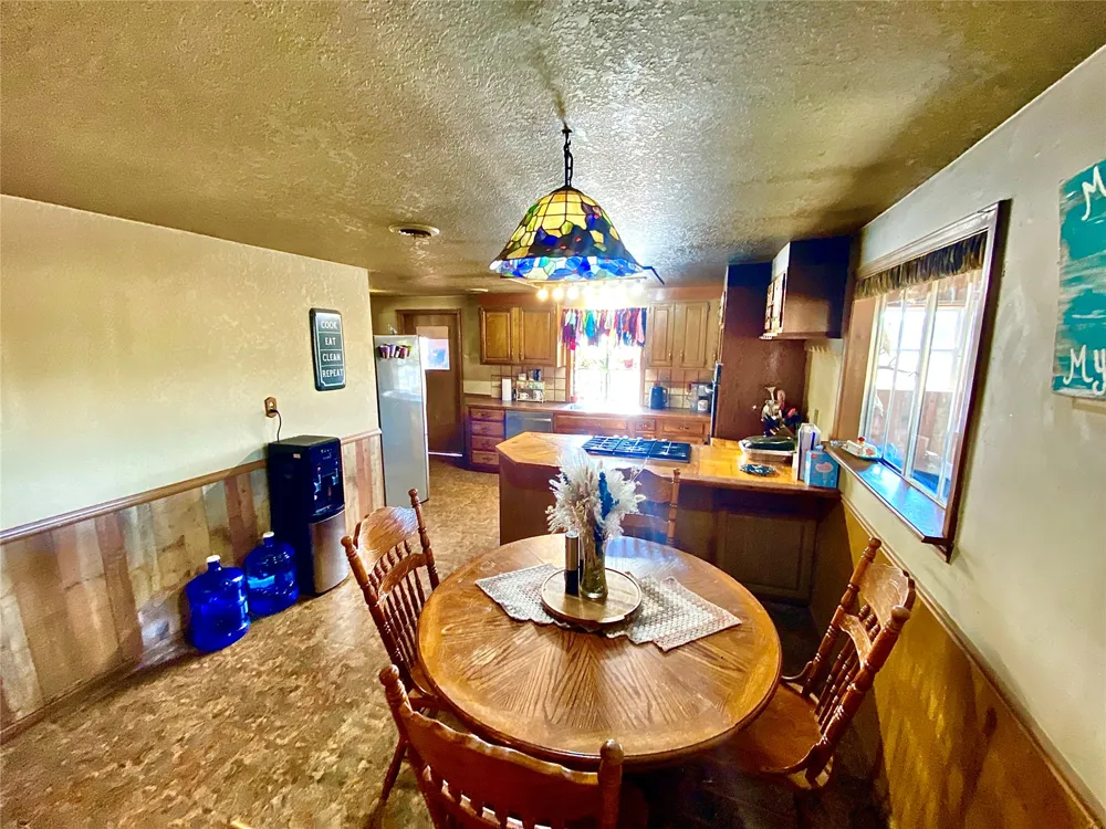67451 E County Road 175 Road Wyandotte, OK 74370