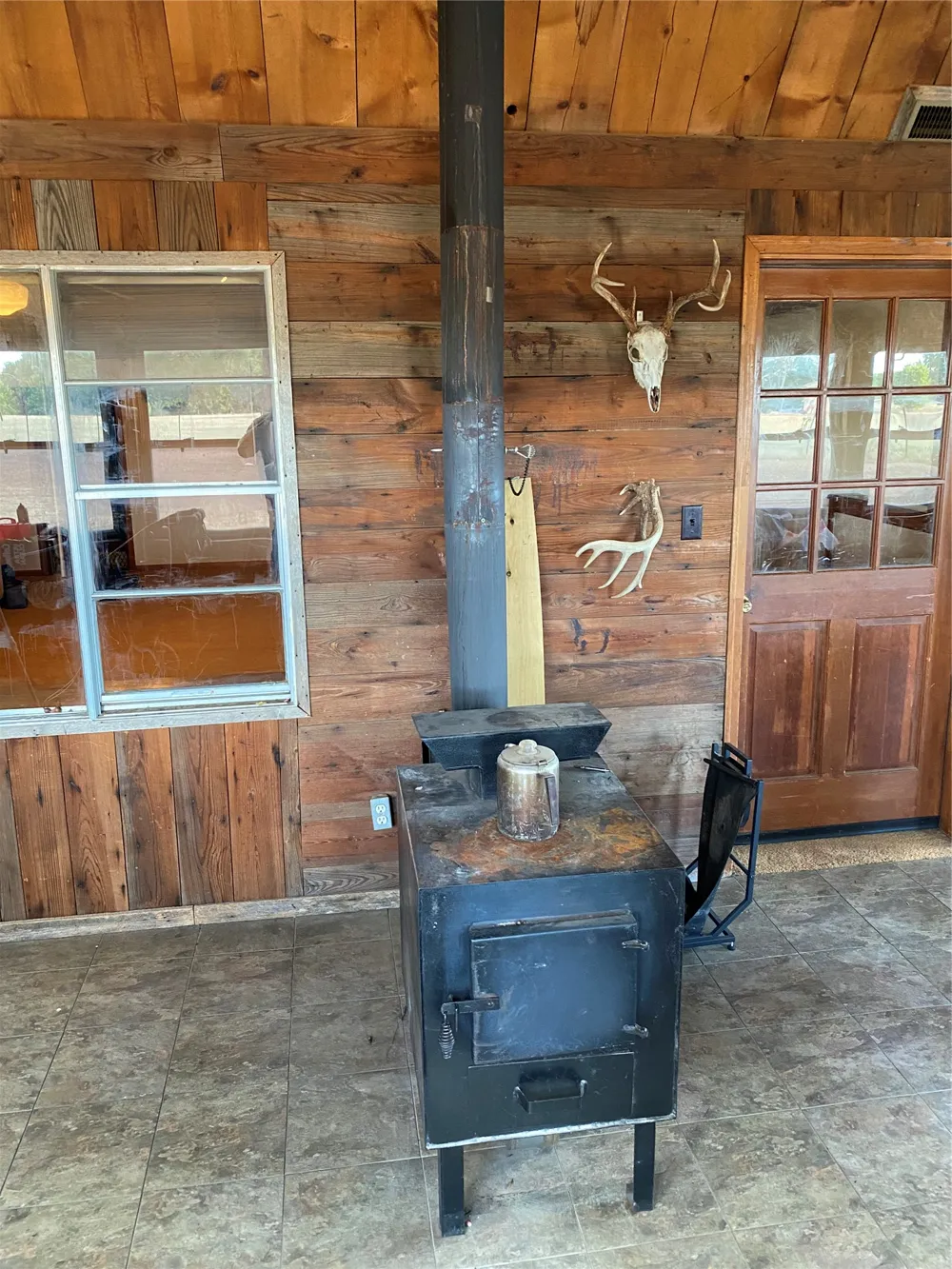 67451 E County Road 175 Road Wyandotte, OK 74370