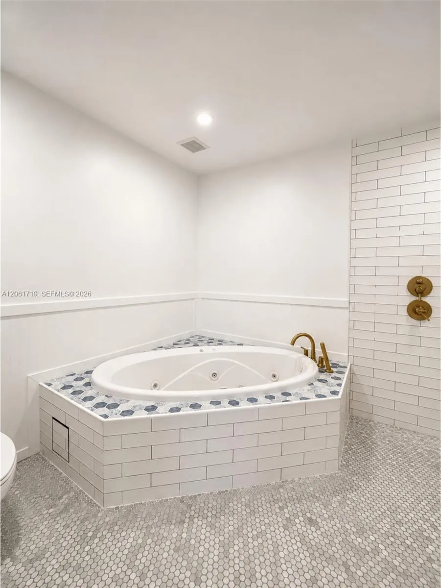 8041 NE Bayshore Ct #8041 Miami, FL 33138