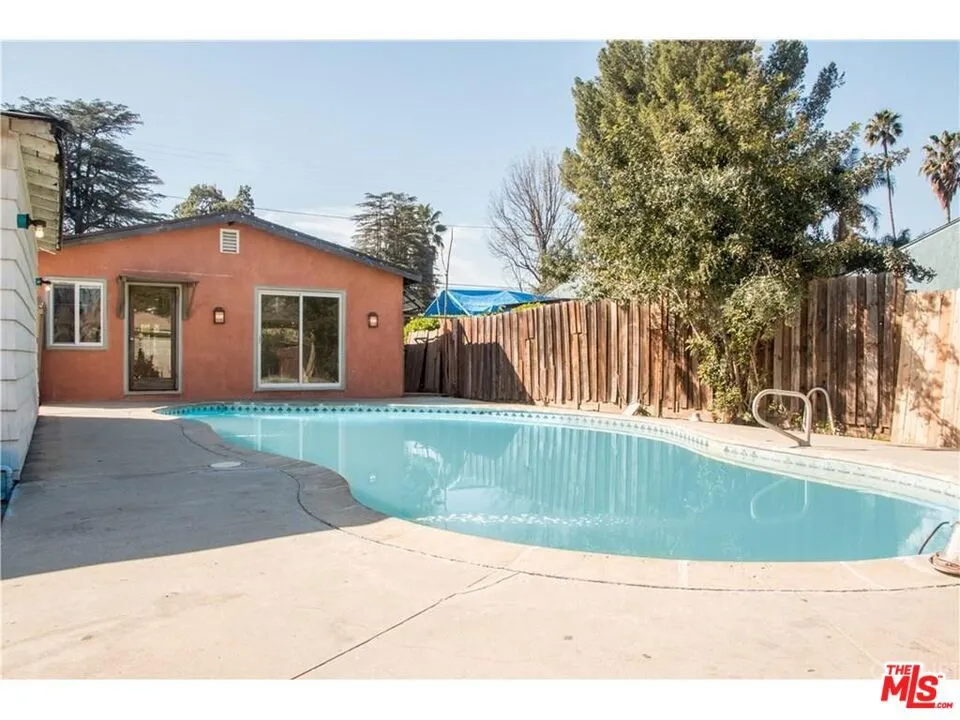 15819 LEADWELL STREET Van Nuys, CA 91406
