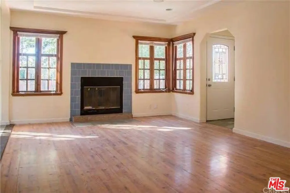15819 LEADWELL STREET Van Nuys, CA 91406