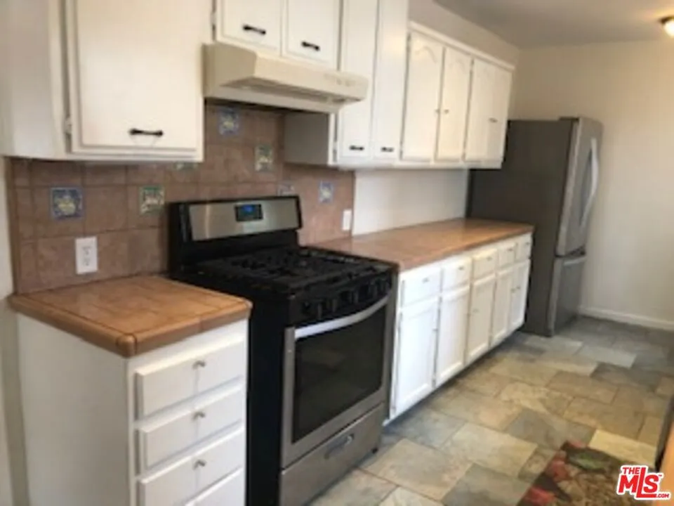 15819 LEADWELL STREET Van Nuys, CA 91406