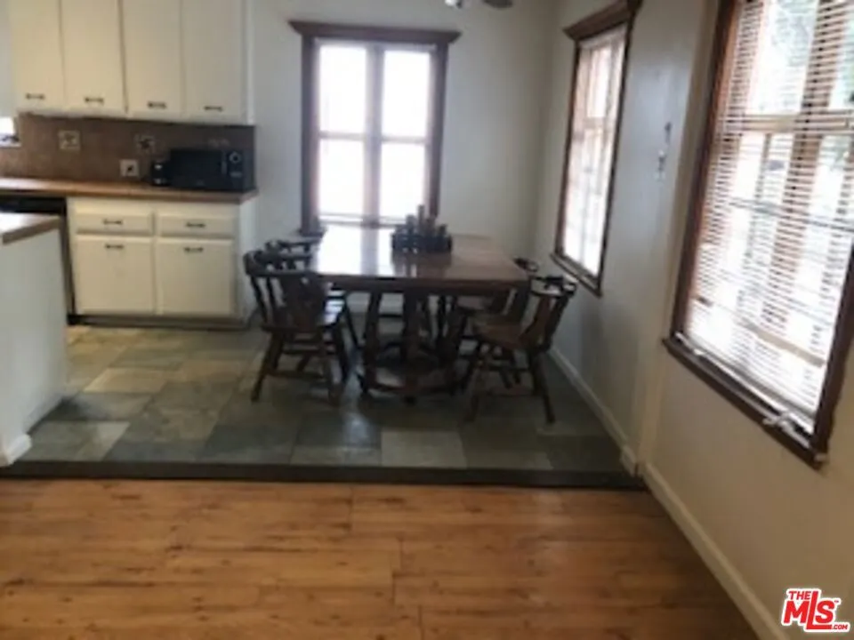 15819 LEADWELL STREET Van Nuys, CA 91406