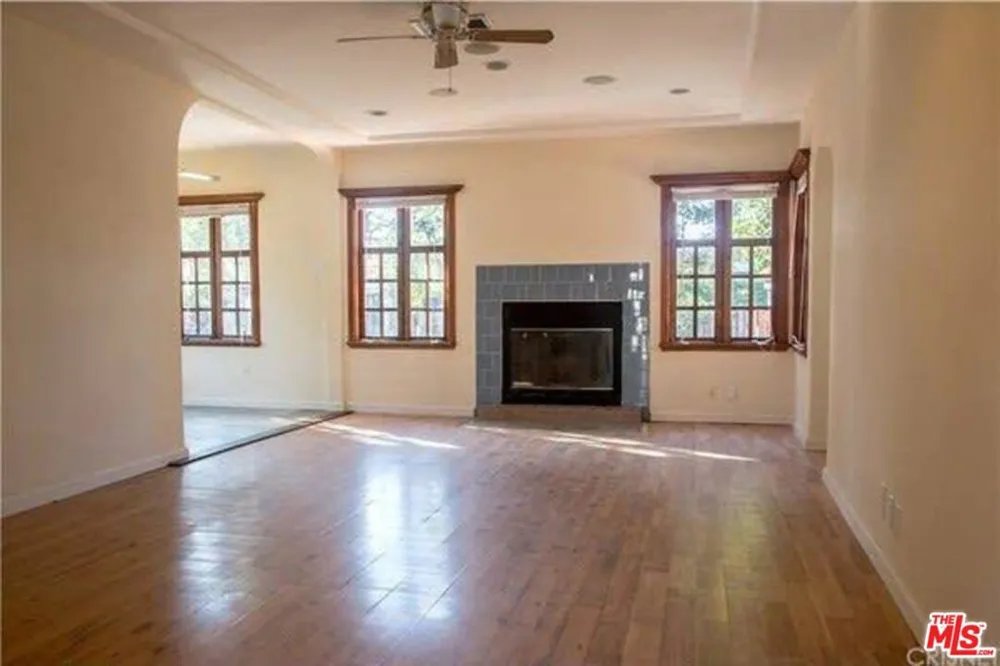 15819 LEADWELL STREET Van Nuys, CA 91406