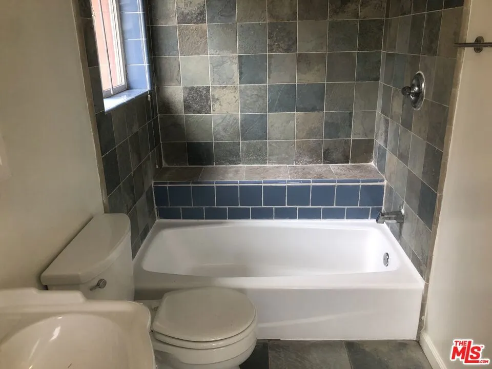 15819 LEADWELL STREET Van Nuys, CA 91406