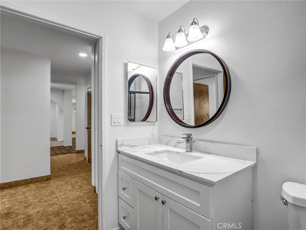 11925 Truro Avenue Hawthorne, CA 90250
