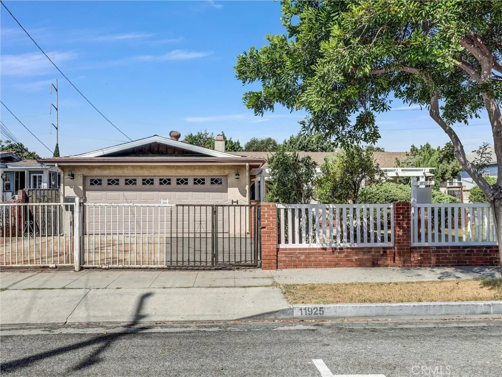 11925 Truro Avenue Hawthorne, CA 90250