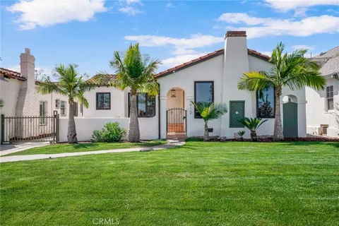 1912 W 76th