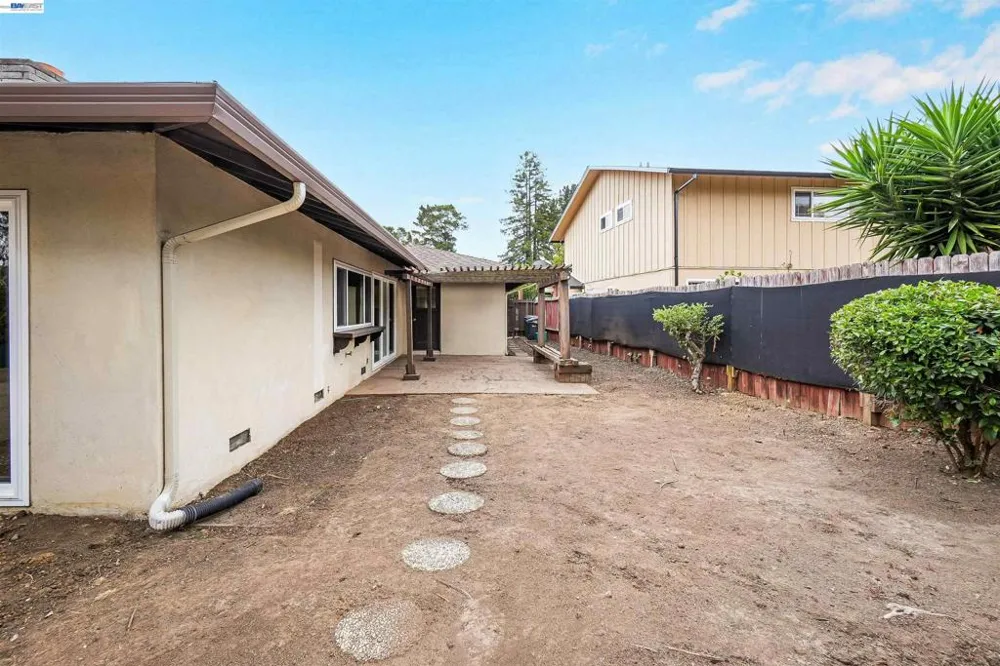 27929 Edgecliff Way Hayward, CA 94542