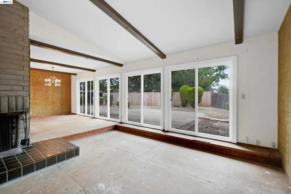 27929 Edgecliff Way Hayward, CA 94542